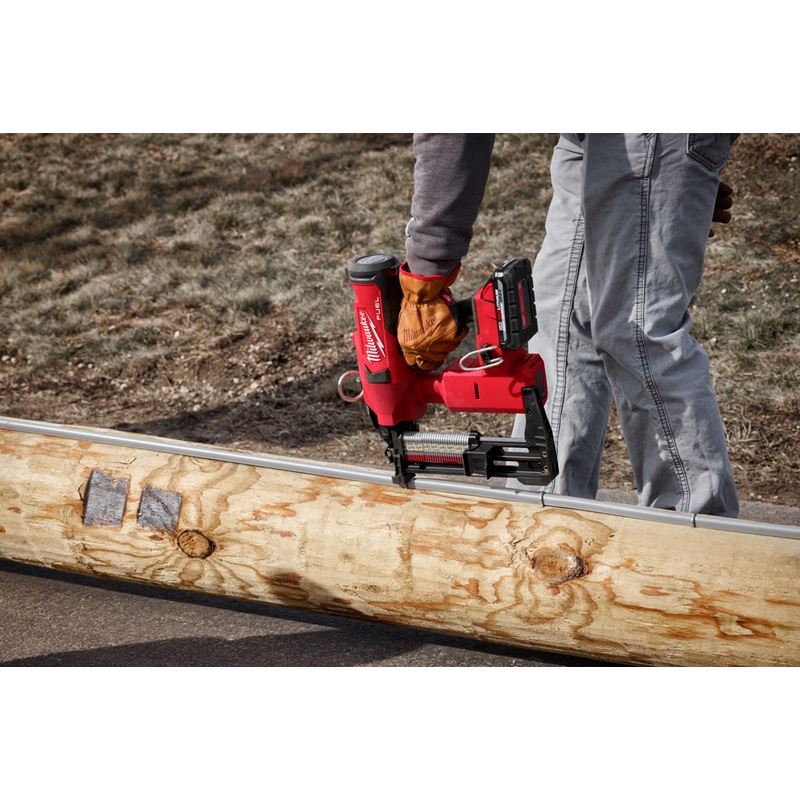 Milwaukee 2843 - 20 M18 FUEL UTILITY FENCING STAPLER - Mississauga Hardware Centre Inc