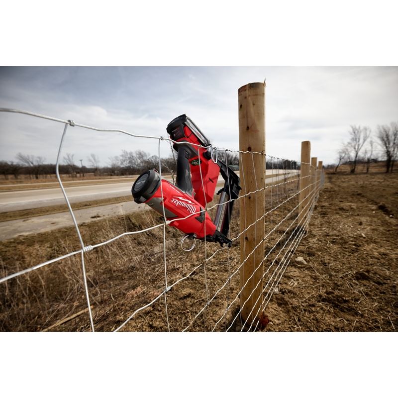 Milwaukee 2843 - 20 M18 FUEL UTILITY FENCING STAPLER - Mississauga Hardware Centre Inc