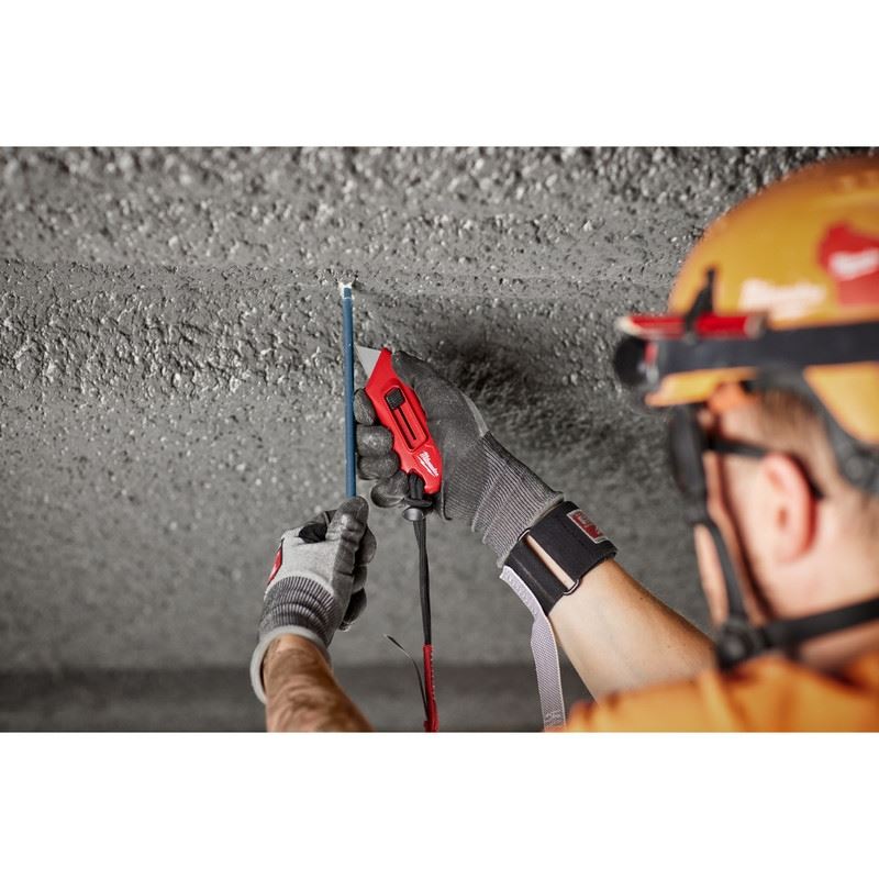 Milwaukee 48 - 22 - 1516 Compact Side Slide Utility Knife - Mississauga Hardware Centre Inc