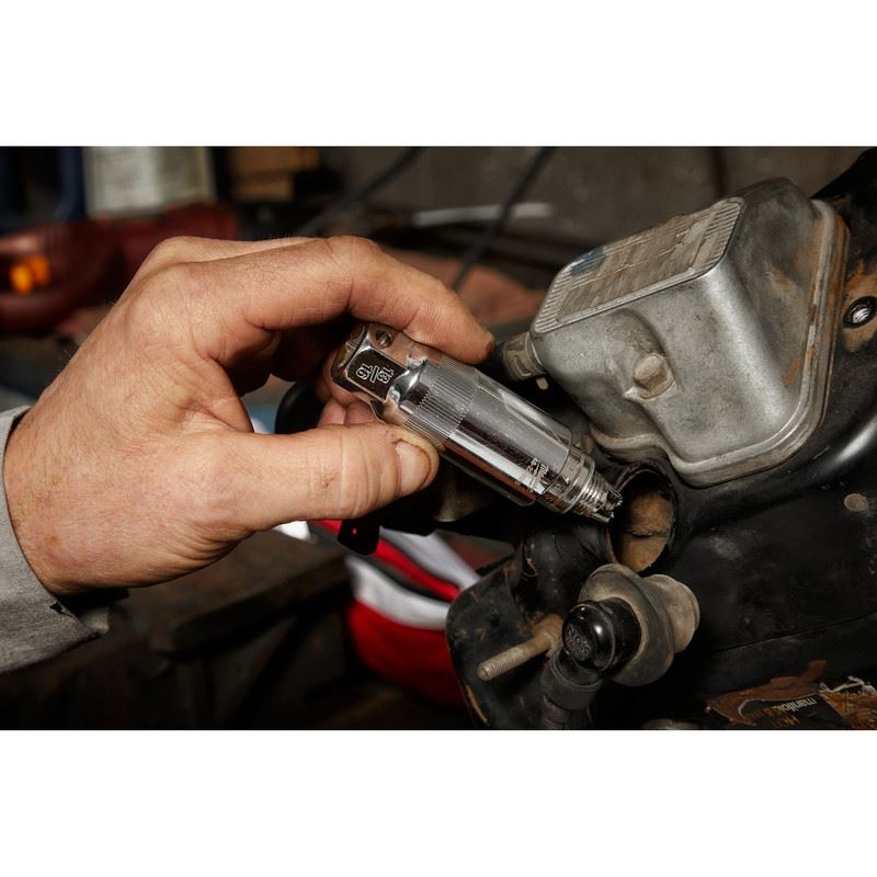 Milwaukee 48 - 22 - 9553 3/8in Drive 13/16in Spark Plug Socket - Mississauga Hardware Centre Inc