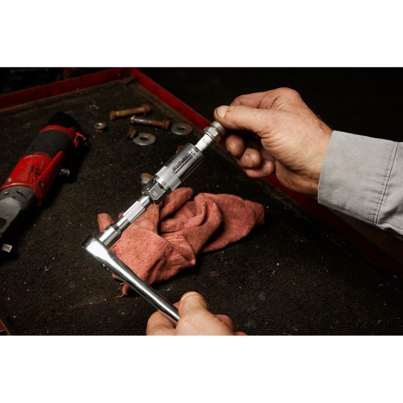 Milwaukee 48 - 22 - 9556 3/8in Drive 18MM Spark Plug Socket - Mississauga Hardware Centre Inc