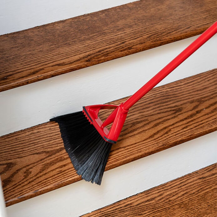 Vileda Oskar® Broom with Dustpan