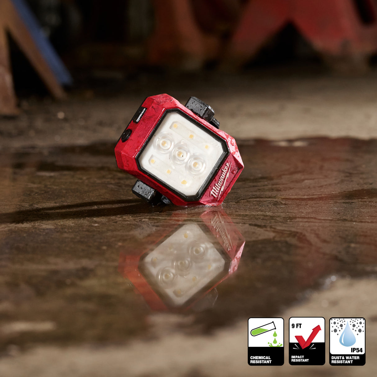 Milwaukee Tool 2015R Rechargeable Pivoting Task Light with Spot Mode