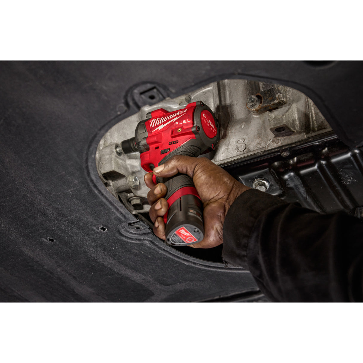 Milwaukee 2562-21 M12 FUEL™ Stubby 3/8" Impact Wrench Kit
