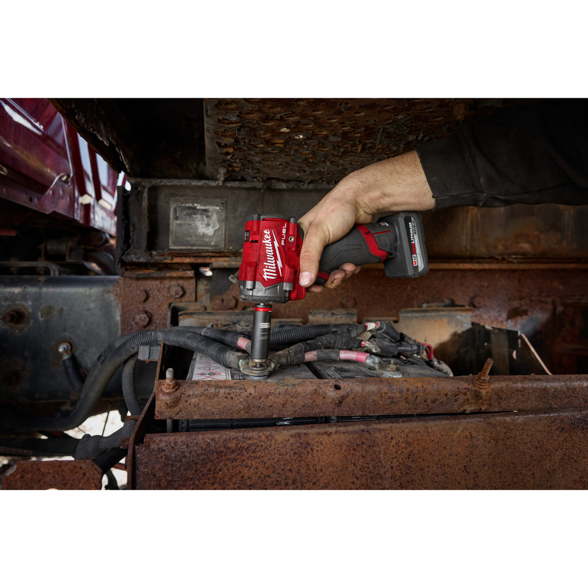 Milwaukee 2562-21 M12 FUEL™ Stubby 3/8" Impact Wrench Kit