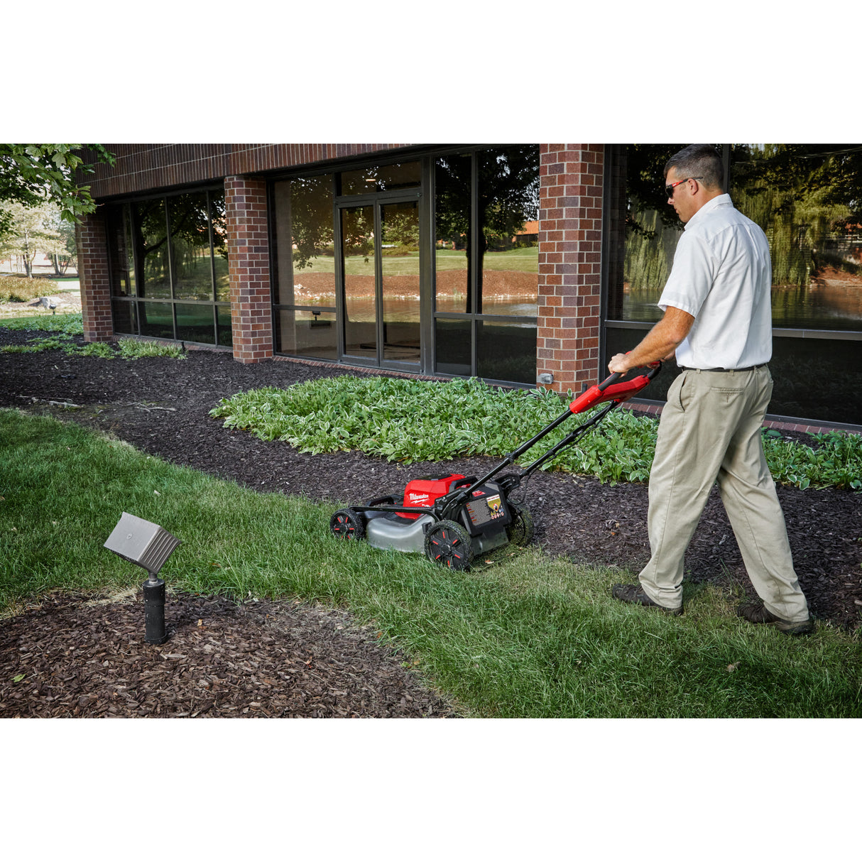 Milwaukee 2823-20 M18 FUEL™ 21" Self-Propelled Dual Battery Mower (Tool Only)