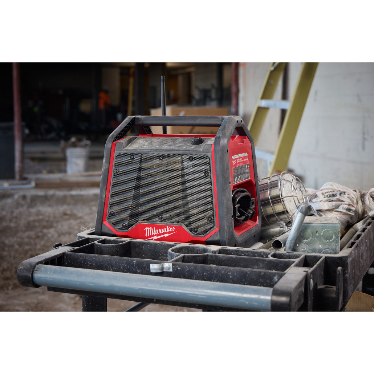 Milwaukee M18 BLUETOOTH® JOBSITE RADIO + CHARGER 2956-20