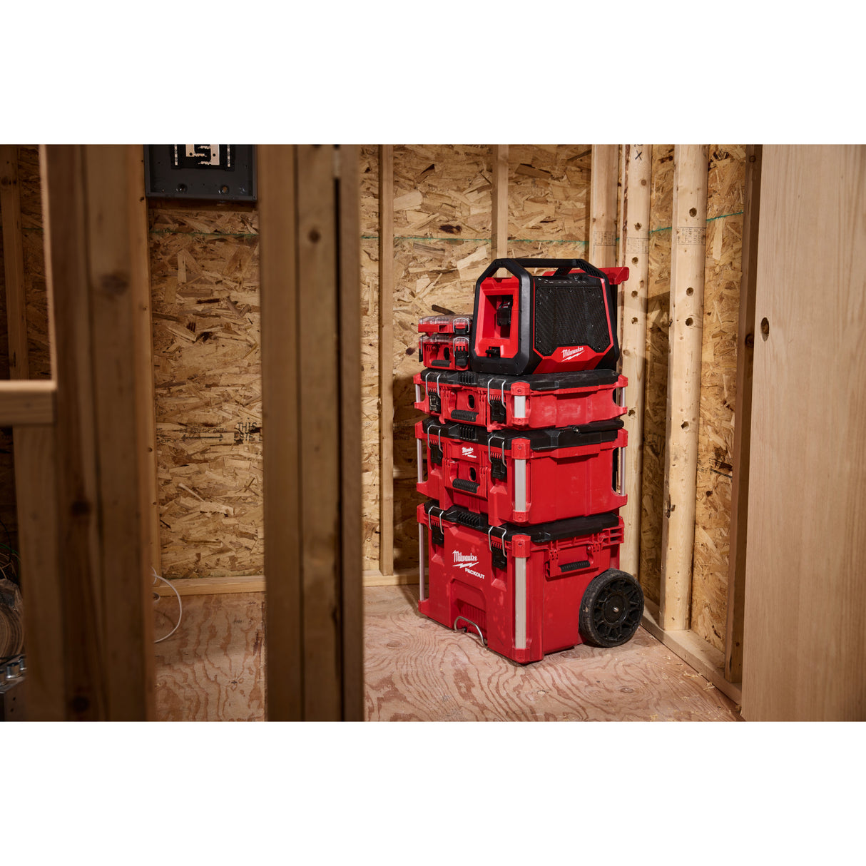 Milwaukee M18 BLUETOOTH® JOBSITE RADIO + CHARGER 2956-20