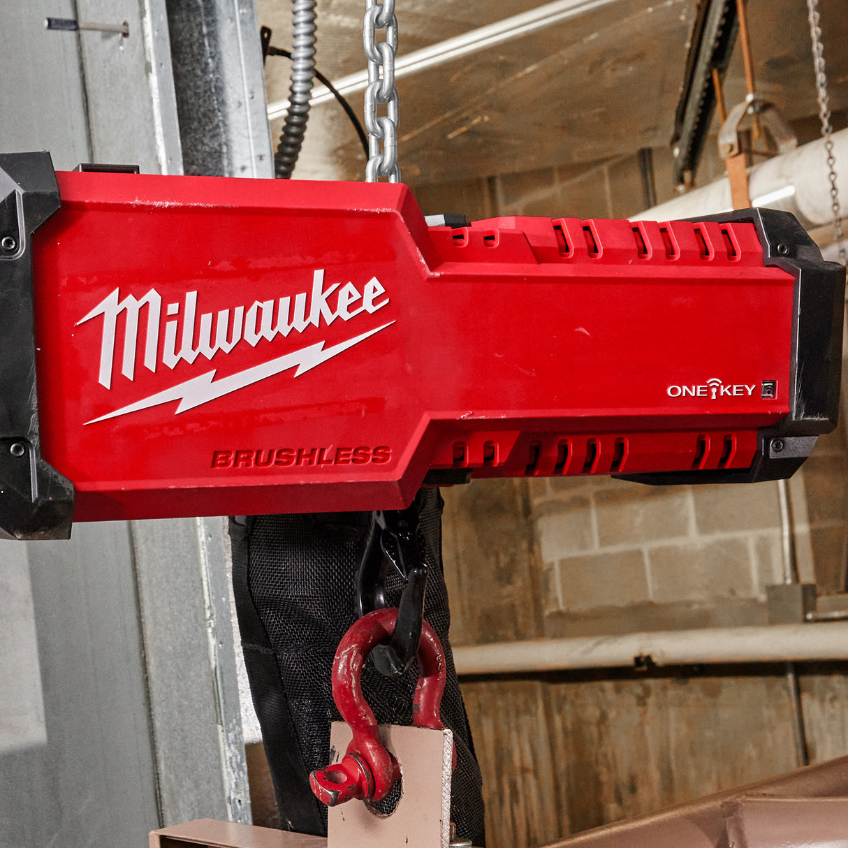 Milwaukee 2983-22HD  M18 Compact 1-Ton Chain Hoist w ONE-KEY  2983-22HD NEW M18™ Compact 1-Ton Chain Hoist w/ ONE-KEY™