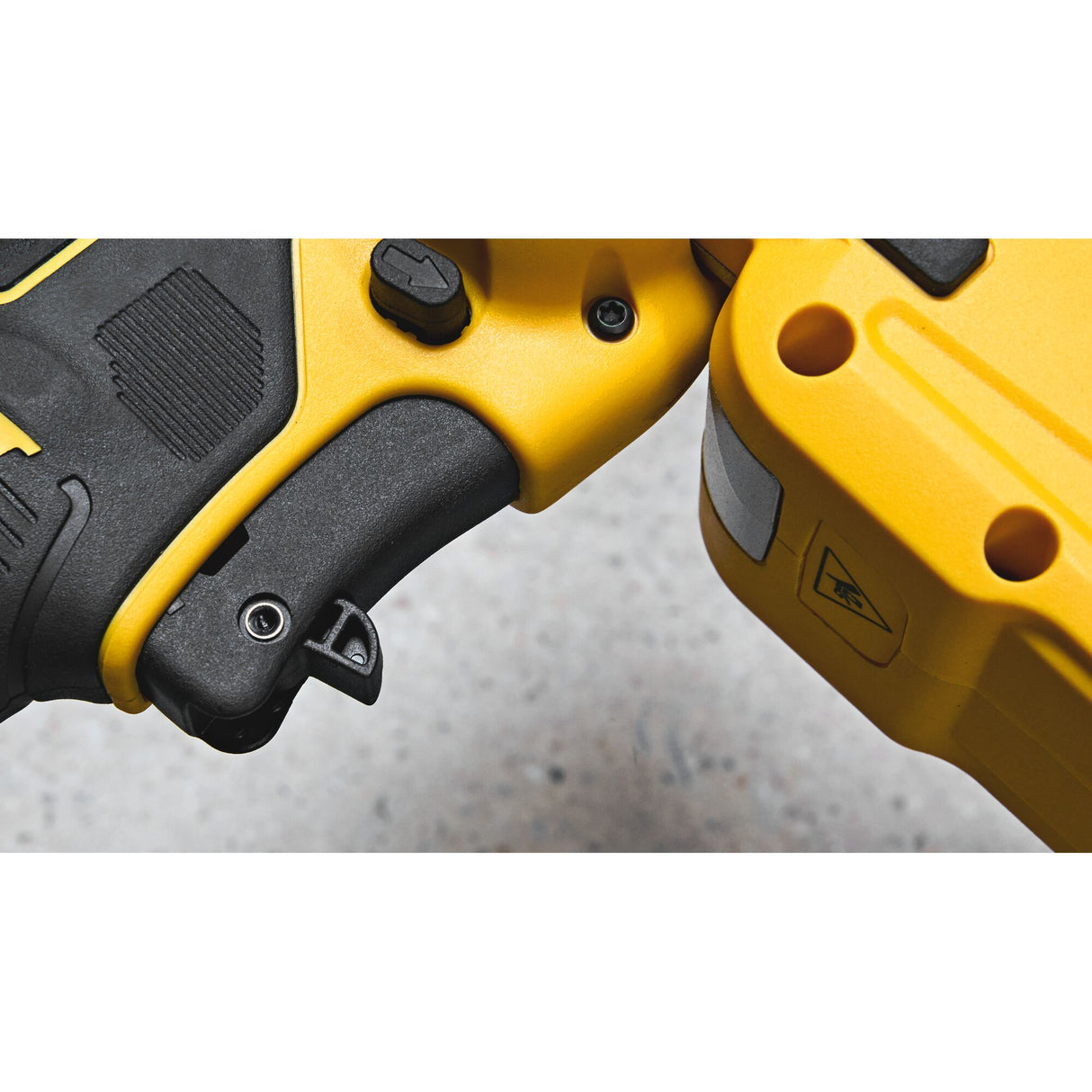 DEWALT DCE154E1 20V MAX* XR® 1-1/4 in. Copper Tubing Cutter Kit