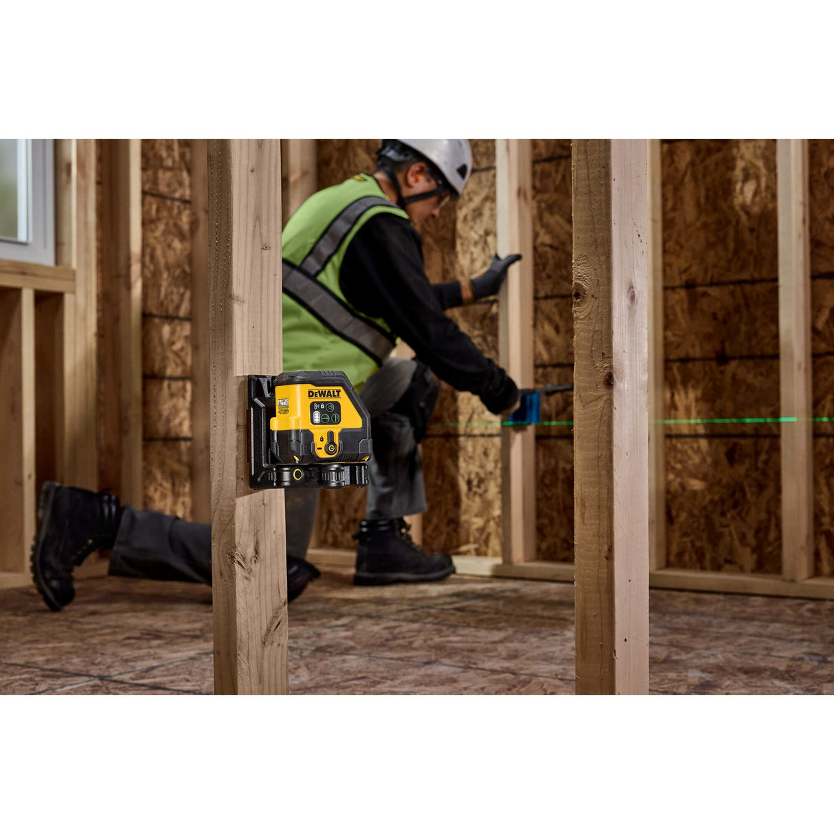 DEWALT DCLE14201GB USB Rechargeable Green Cross Line Laser Base Kit