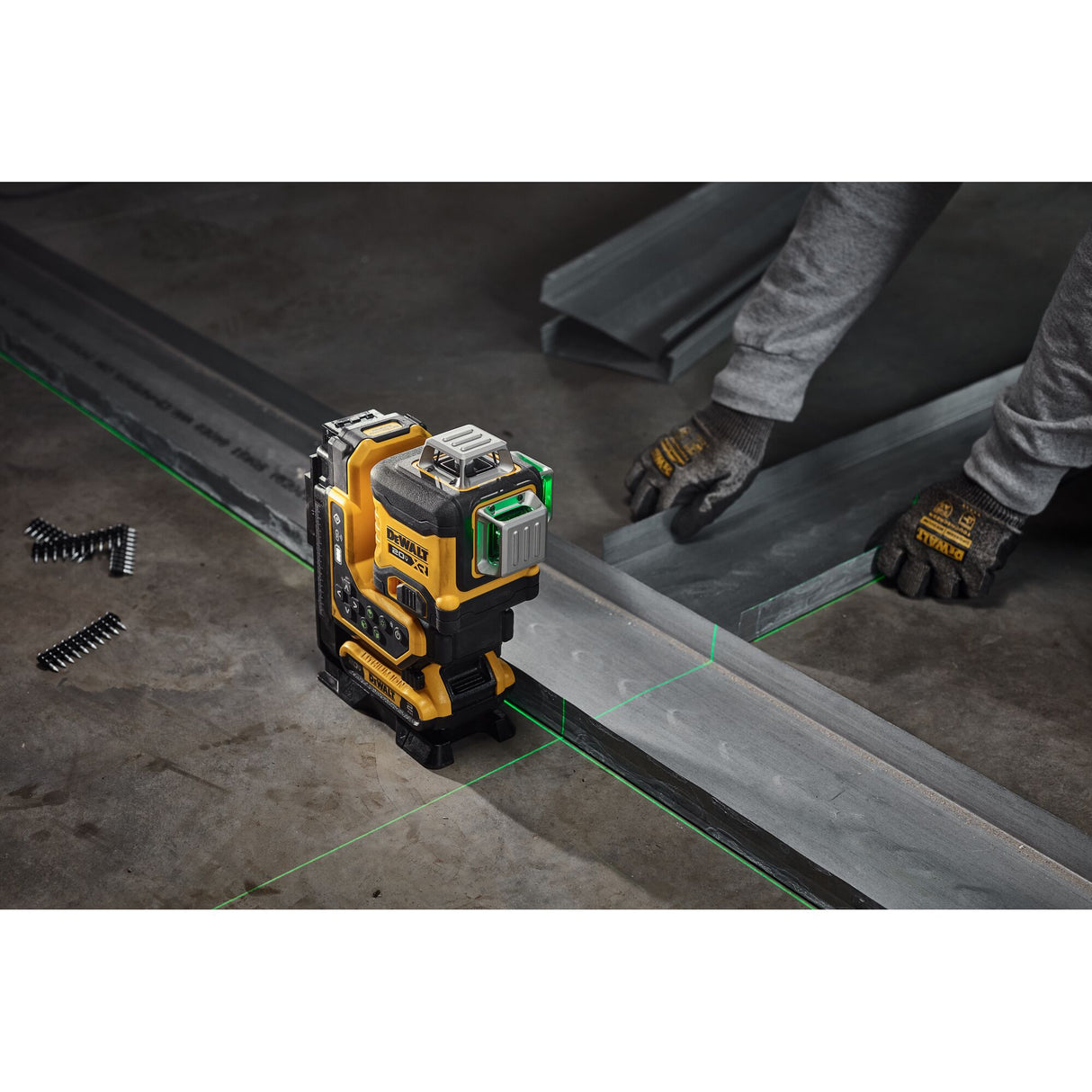 DEWALT DCLE34035D1 20V MAX* XR® Remote Control 360º Line Laser Kit