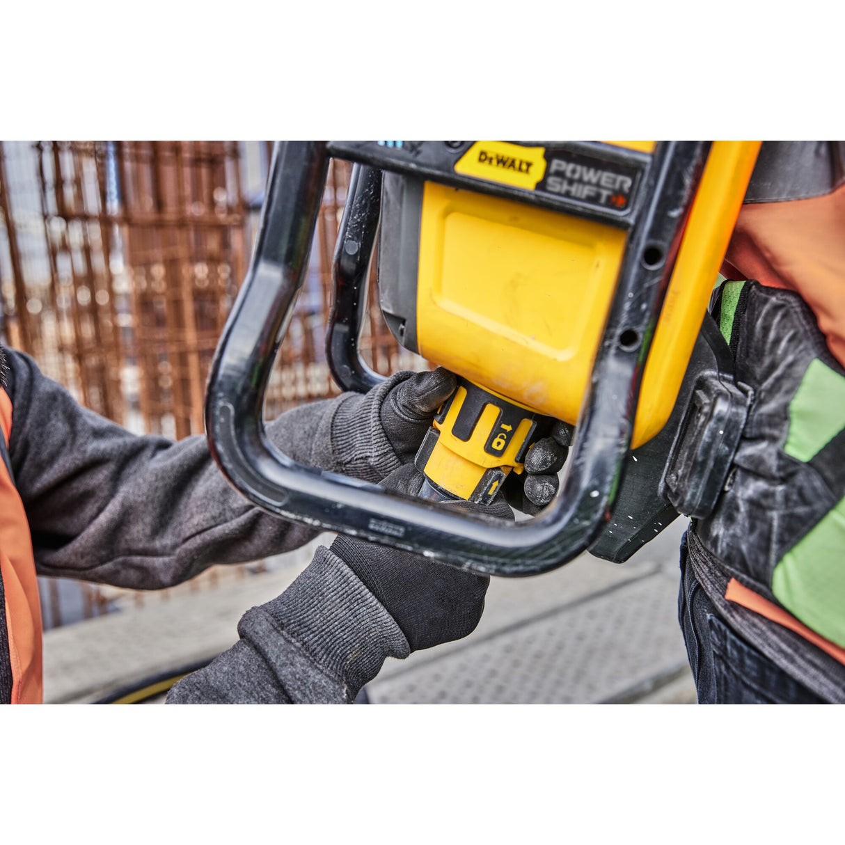 DEWALT DCPS310AG2 POWERSHIFT™ Backpack Vibrator Kit