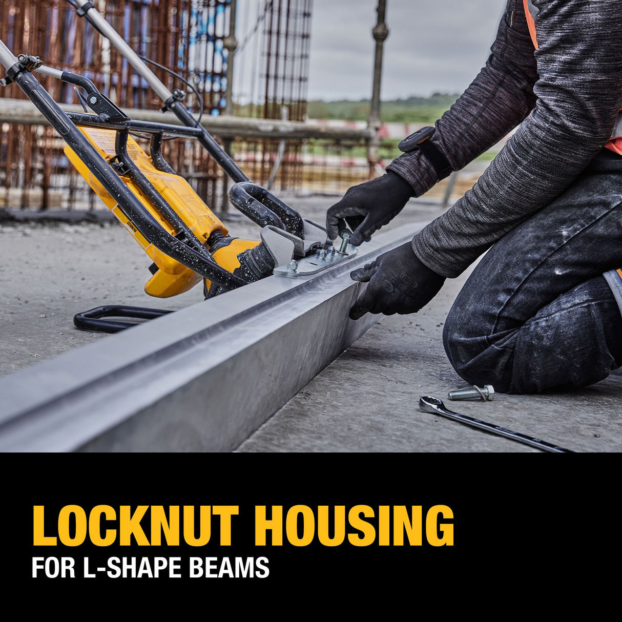 DEWALT DCPS330AG2 POWERSHIFT™ Concrete Power Screed Kit