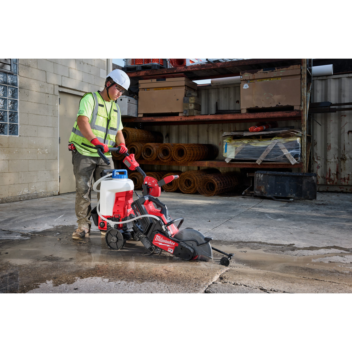 Milwaukee 3019-21PS M18™ 4-Gallon Backpack Sprayer w/ SWITCH TANK™ Kit