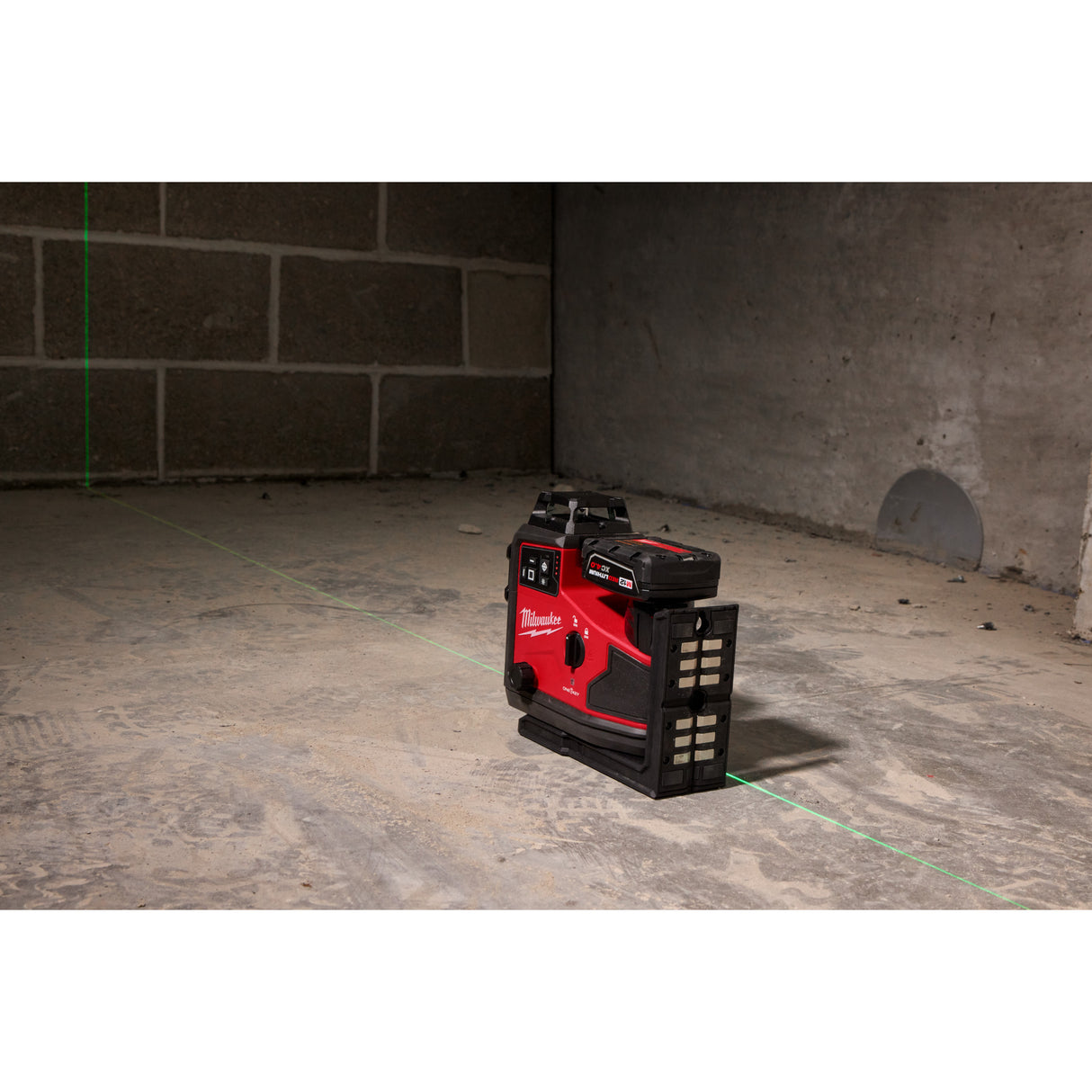 Milwaukee 3642-21 M12™ Green 360° 3-Plane Laser w/Automatic Alignment & Receiver