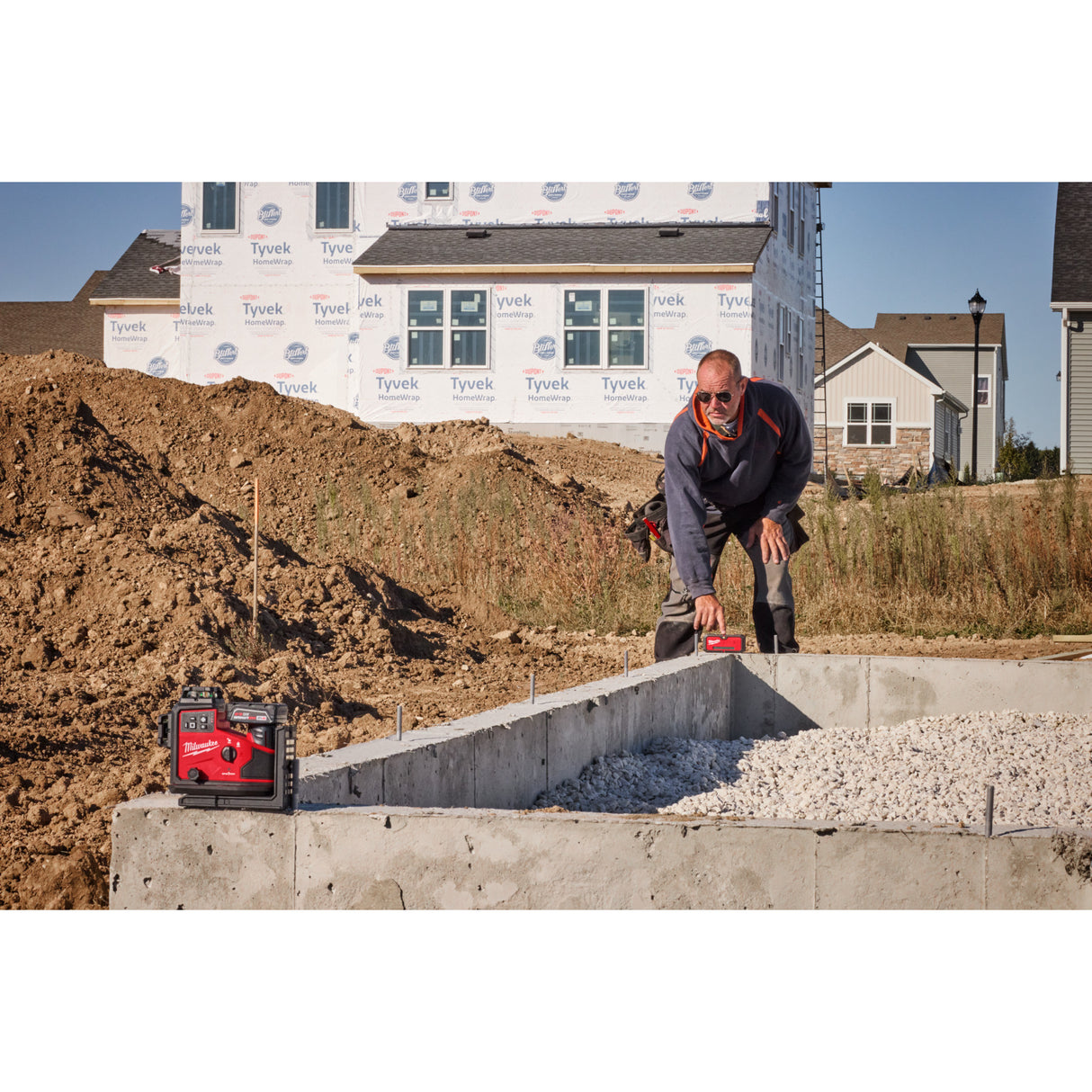 Milwaukee 3642-21 M12™ Green 360° 3-Plane Laser w/Automatic Alignment & Receiver