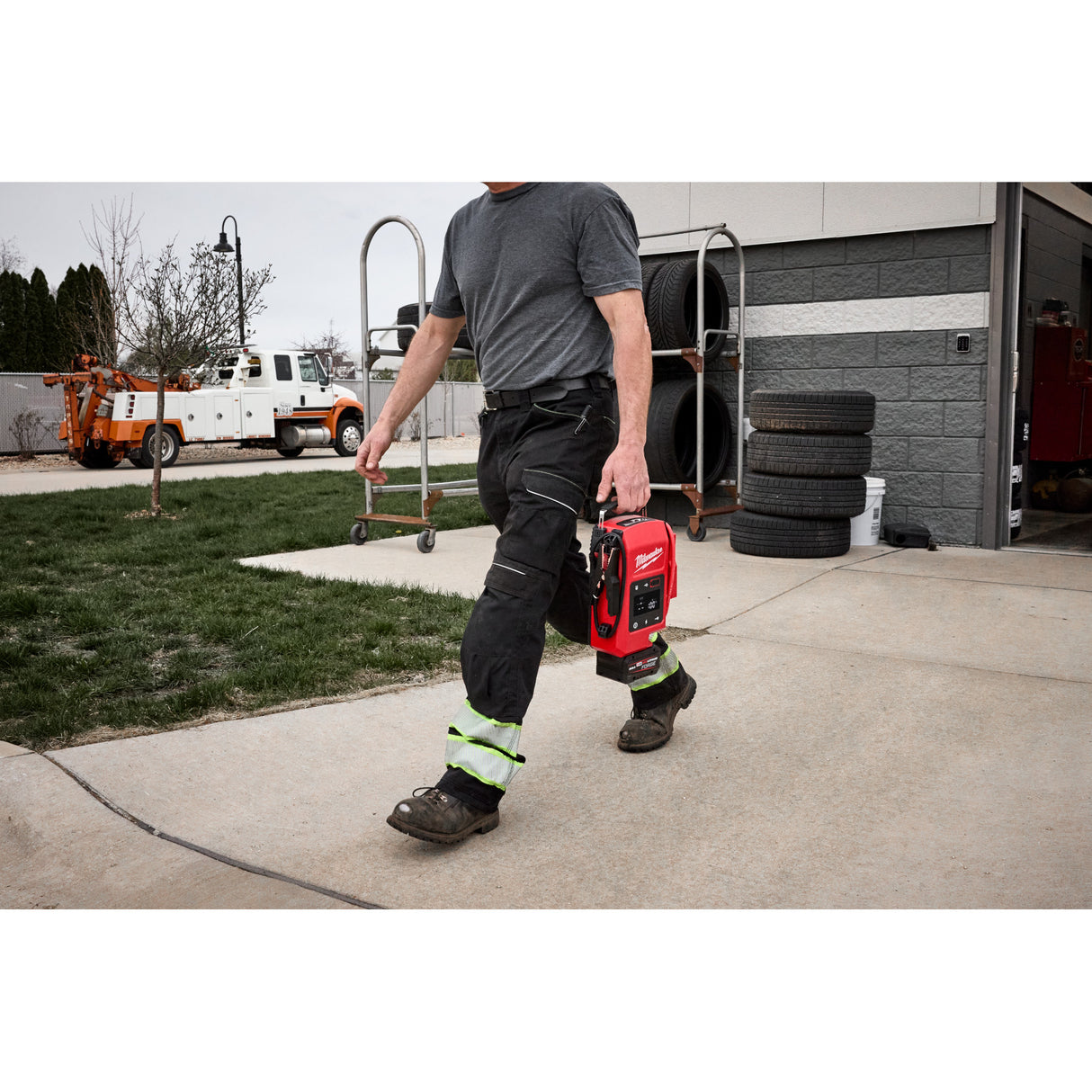 Milwaukee 3841-20 M18™ HOTSHOT™ Jump Starter