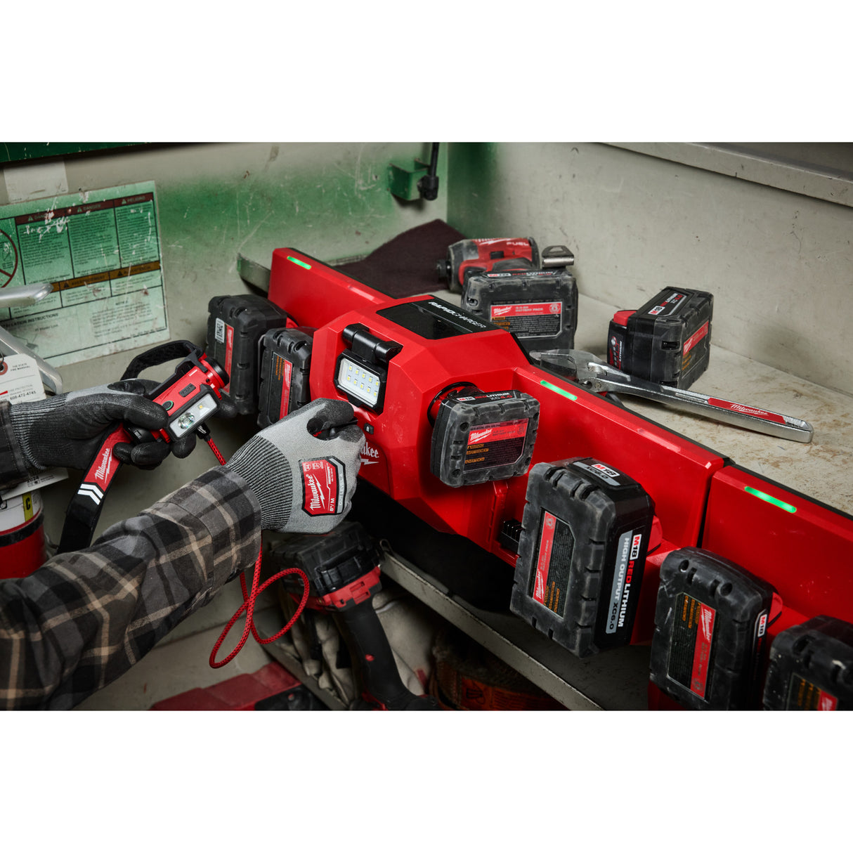 Milwaukee 48-59-1804 M18™ and M12™ Gangbox Rapid Charger