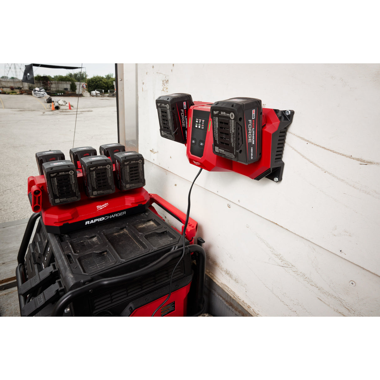 Milwaukee 48-59-1816 M18™ Dual Bay Simultaneous Super Charger w/ 4 Point Mounting