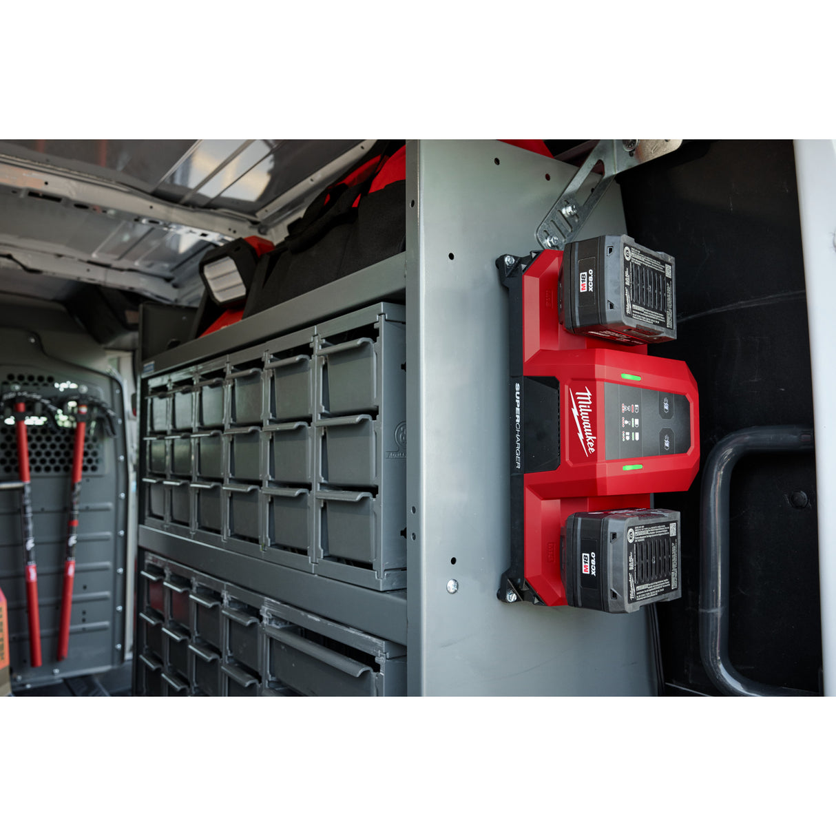 Milwaukee 48-59-1816 M18™ Dual Bay Simultaneous Super Charger w/ 4 Point Mounting