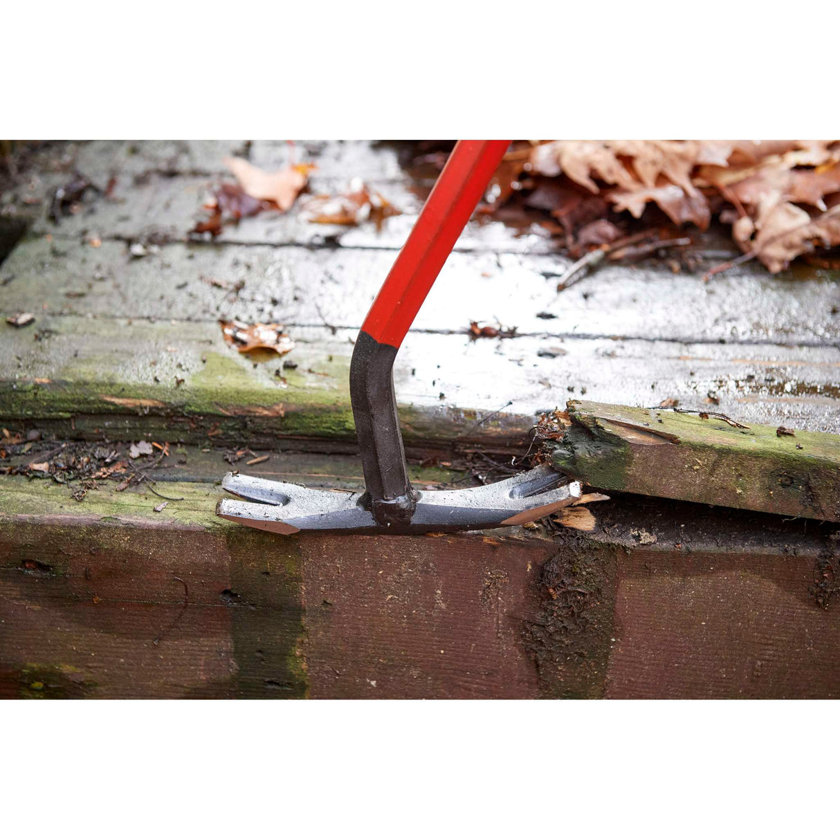 Garant WB36T wrecking bar nail-pulling slot detail