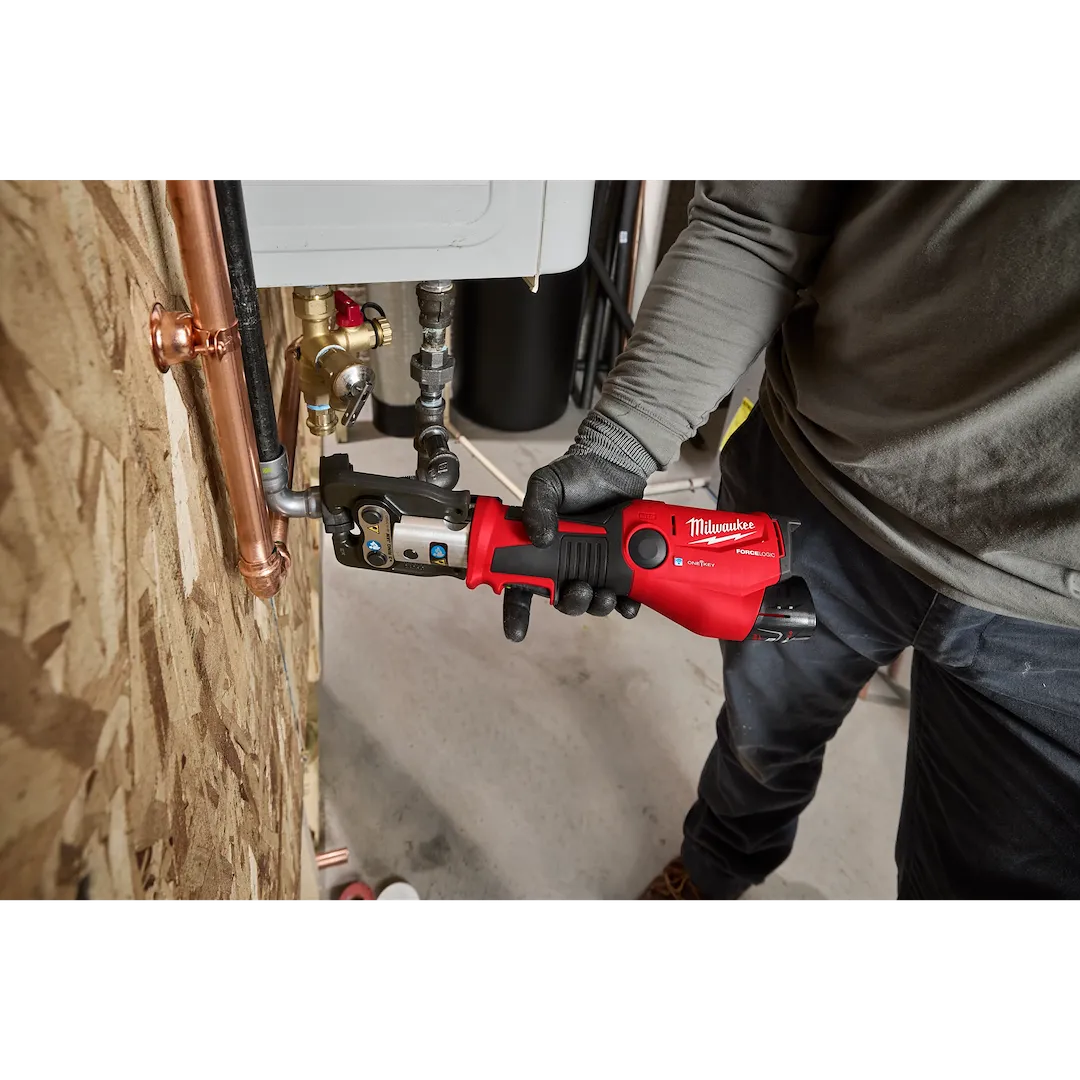 Milwaukee 2573-22 press tool in use image