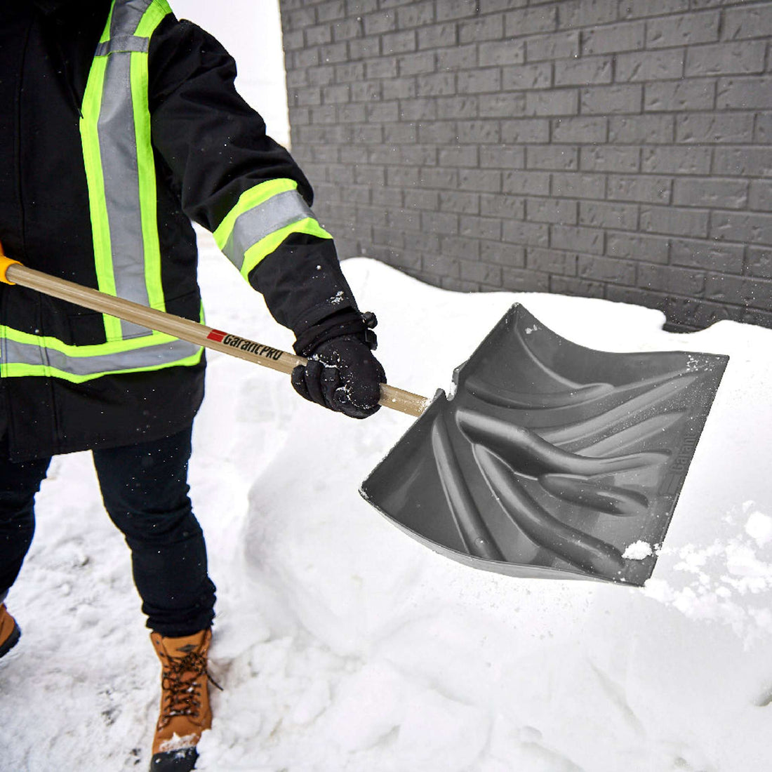 Garant GIPM18KD 18" Snow Shovel