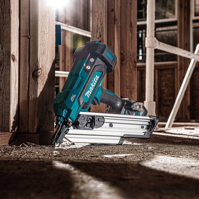 Makita BN001GZ01 40Vmax XGT Brushless 3-1/2" Framing Nailer, 30-34° Clipped Head, Tool Only