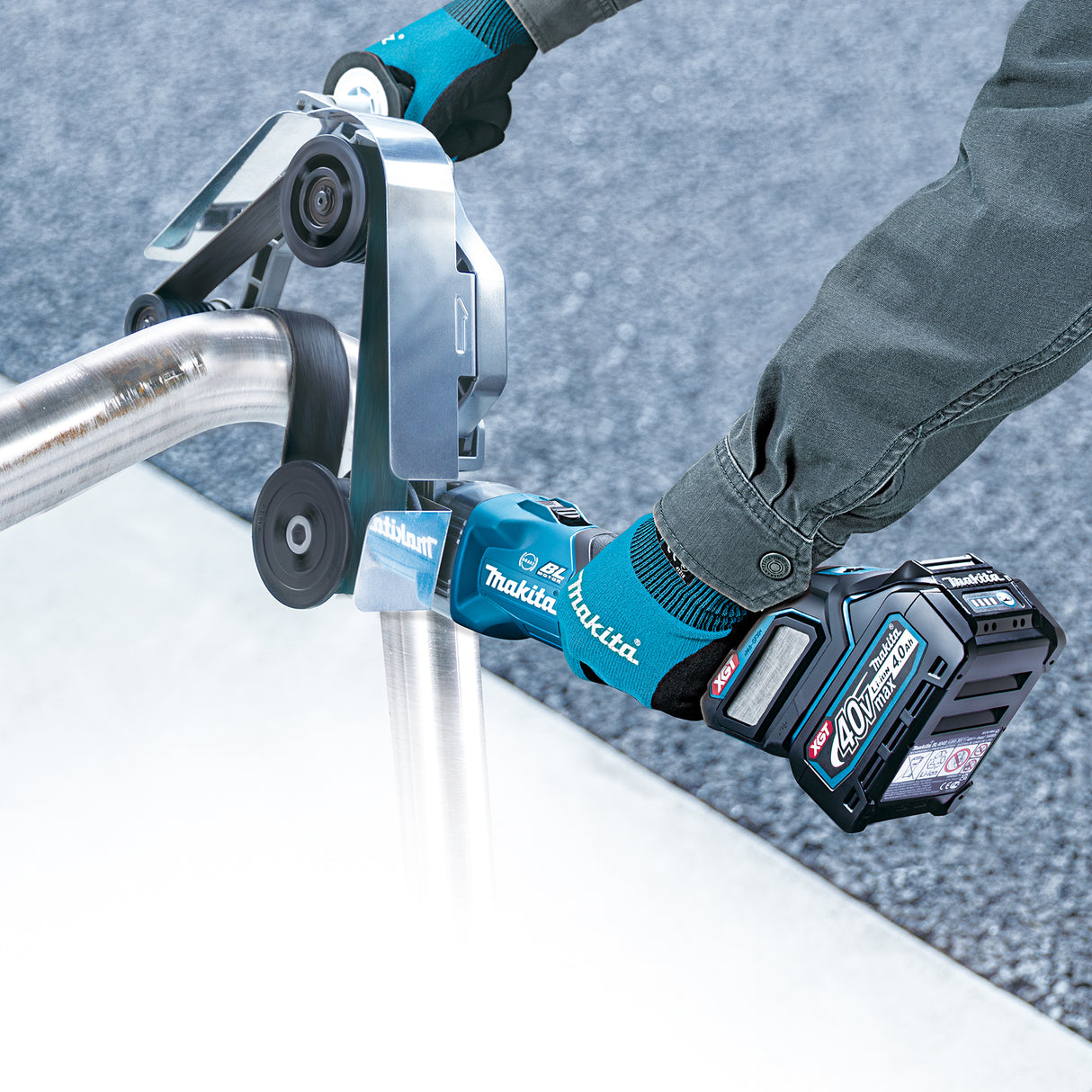 Makita BS002GZ 40Vmax XGT Brushless 1-9/16" x 30" Pipe Belt Sander, Tool Only