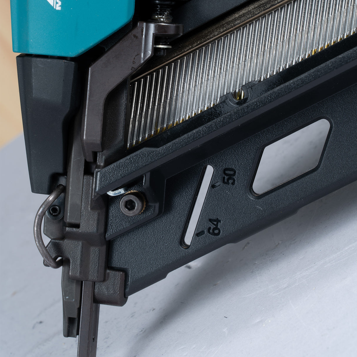 Makita DBN620Z 18V LXT Brushless 2-1/2" 15 ga Finish Nailer, 34°, Tool Only