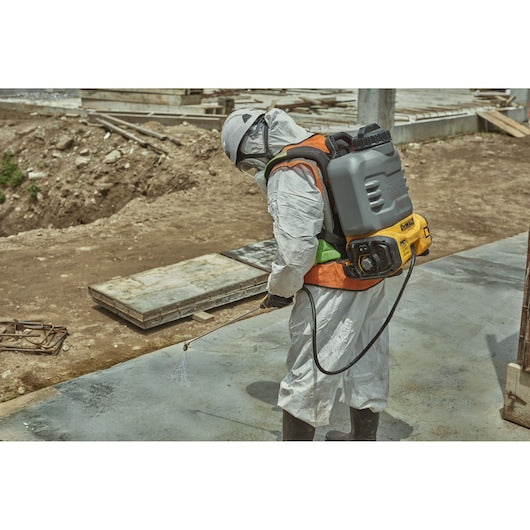 DEWALT DCCS1100GH1 20V MAX* XR® Concrete Chemical Sprayer Kit