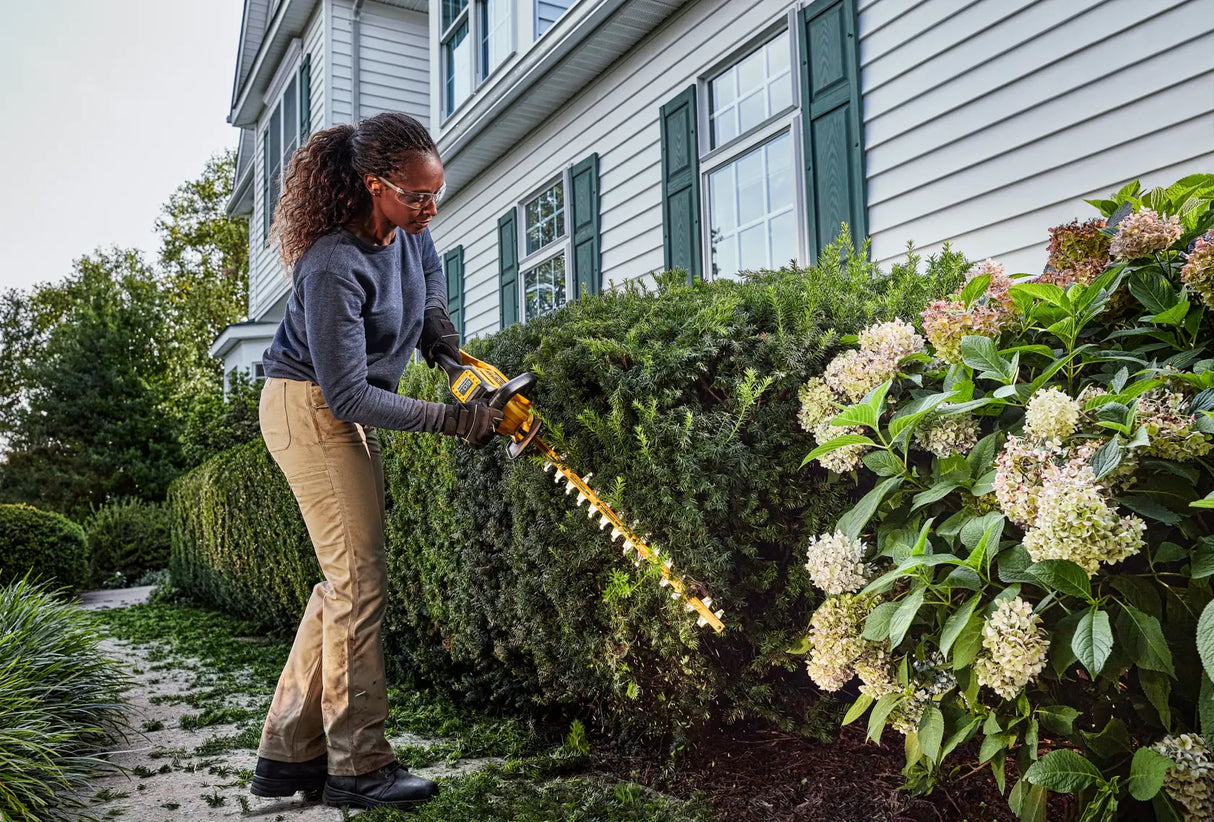 DEWALT DCHT870X1 60V MAX* 26 In. Brushless Cordless Hedge Trimmer Kit