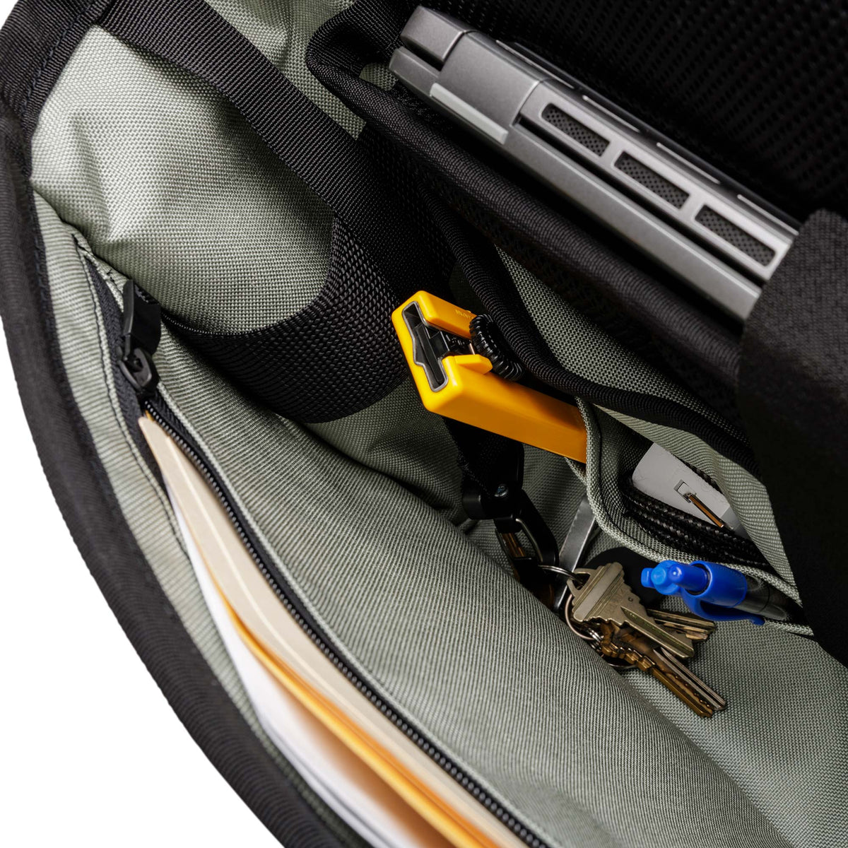 DIAMONDBACK DB8-18-BK DiriGo X with DB Shoulder Strap