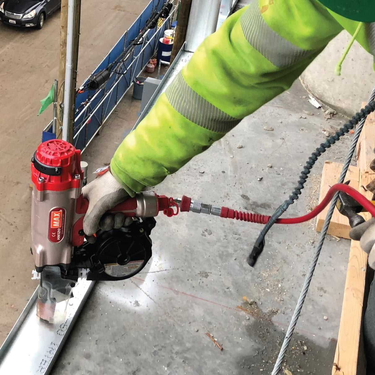 MAX HN120 PowerLite® High Pressure Concrete Pinner up to 2-1/2"