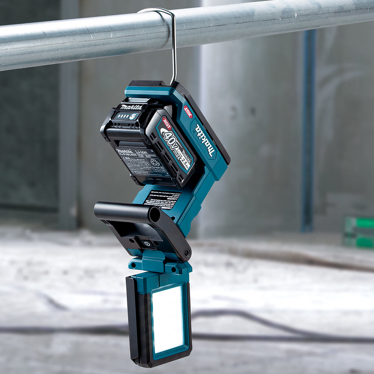 Makita ML013G 40Vmax XGT LED Magnetic Light, 1200 Lumens, Tool Only