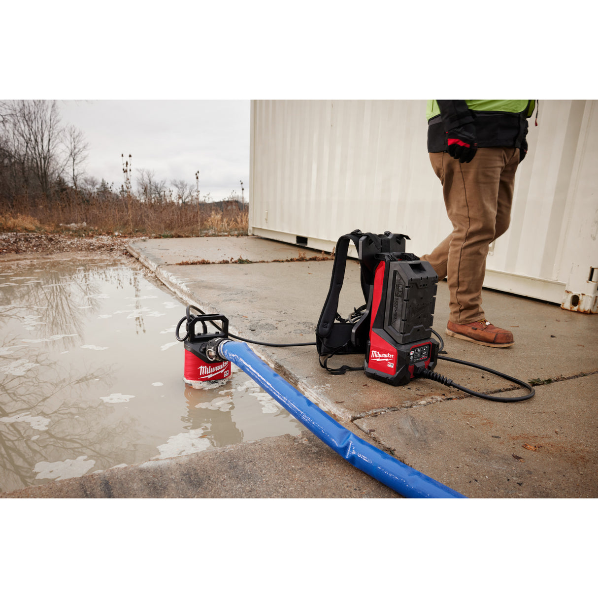 Milwaukee MXF211-1XC MX FUEL™ 1HP 2" Submersible Pump Kit