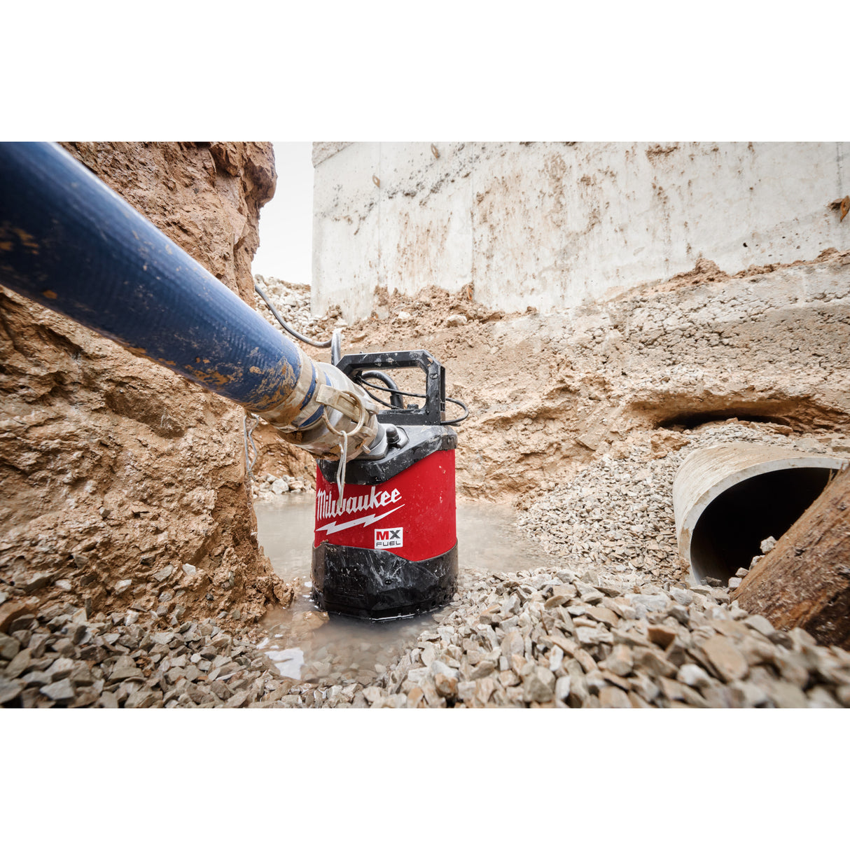 Milwaukee MXF211-1XC MX FUEL™ 1HP 2" Submersible Pump Kit