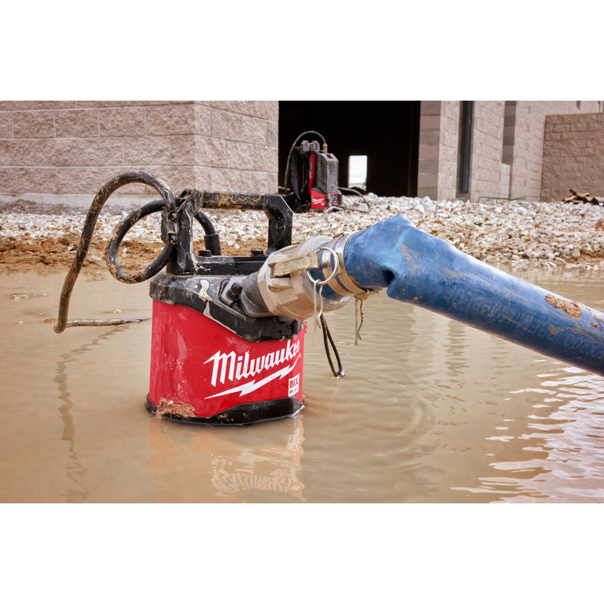 Milwaukee MXF211-1XC MX FUEL™ 1HP 2" Submersible Pump Kit