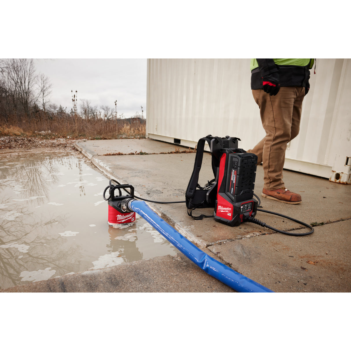 Milwaukee MXF211-1XC MX FUEL™ 1HP 2" Submersible Pump Kit