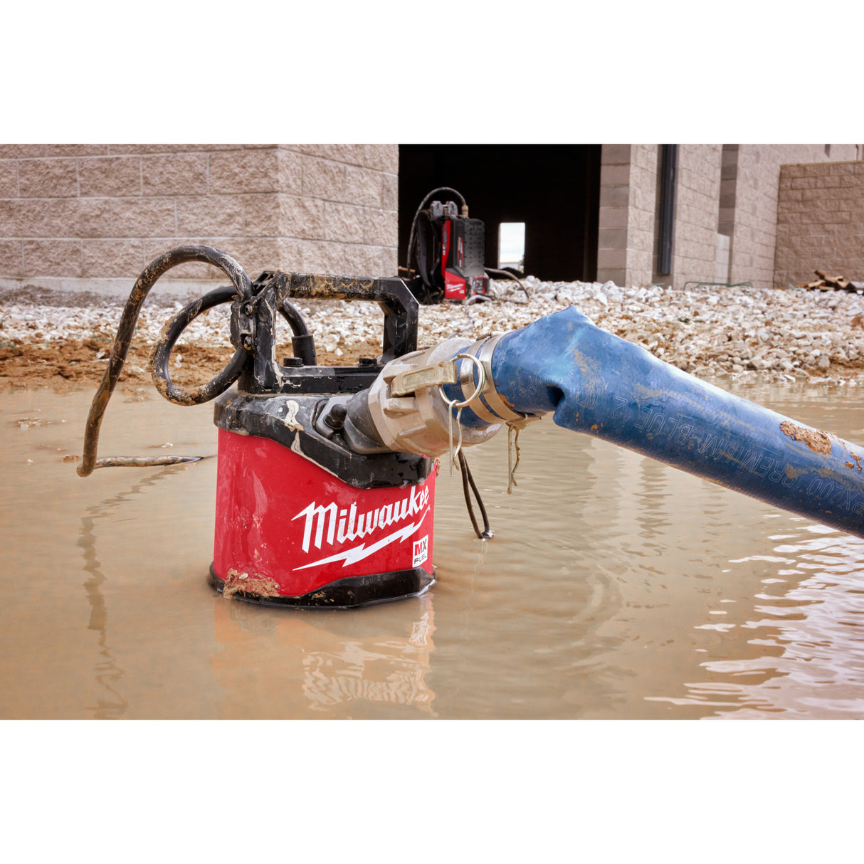 Milwaukee MXF211-1XC MX FUEL™ 1HP 2" Submersible Pump Kit