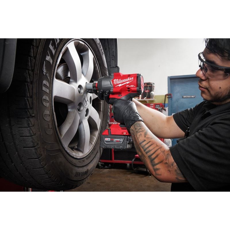 Milwaukee 2967-22 M18 FUEL 1/2in High Torque Impact wrench w/ Friction Ring Kit