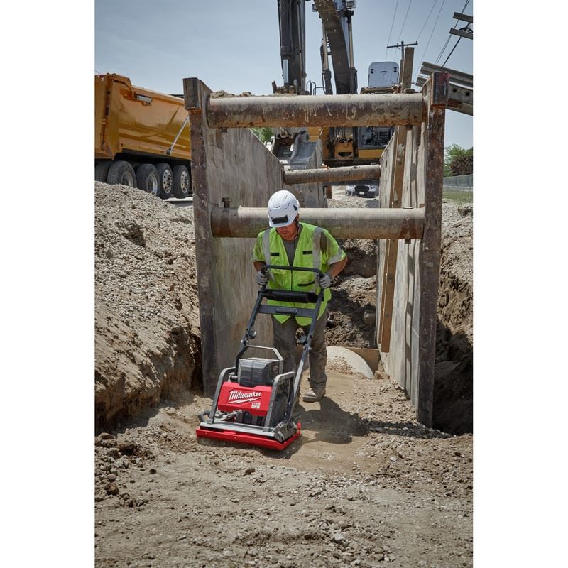 Milwaukee MXF220-2HD MX FUEL 20in Plate Compactor Kit