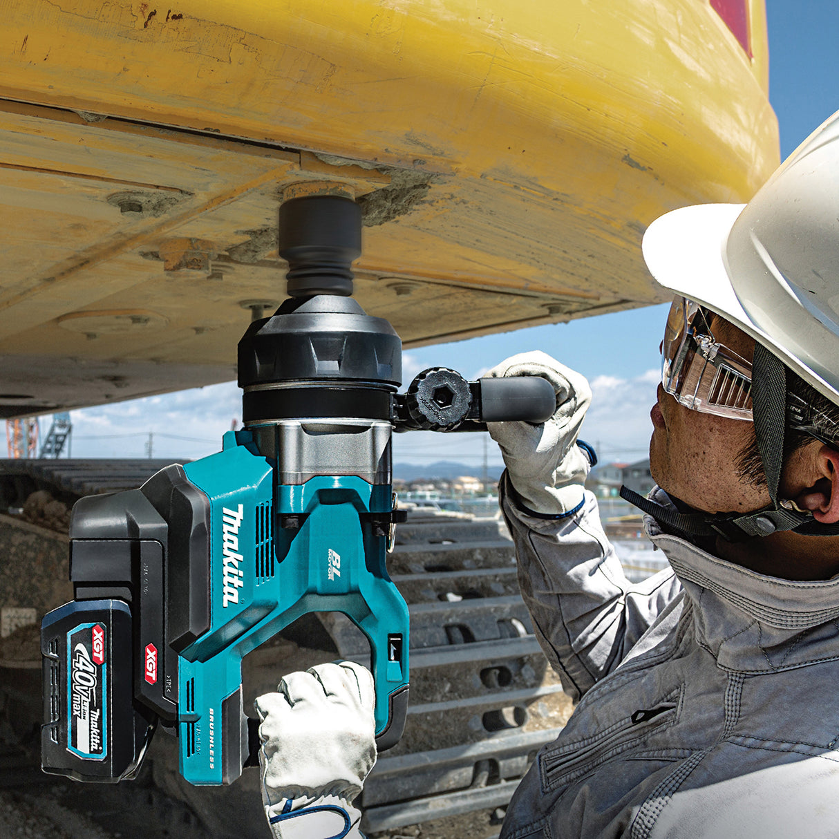 Makita TW009GT202 40Vmax XGT Brushless 1" Short Anvil Impact Wrench, 5.0Ah x2