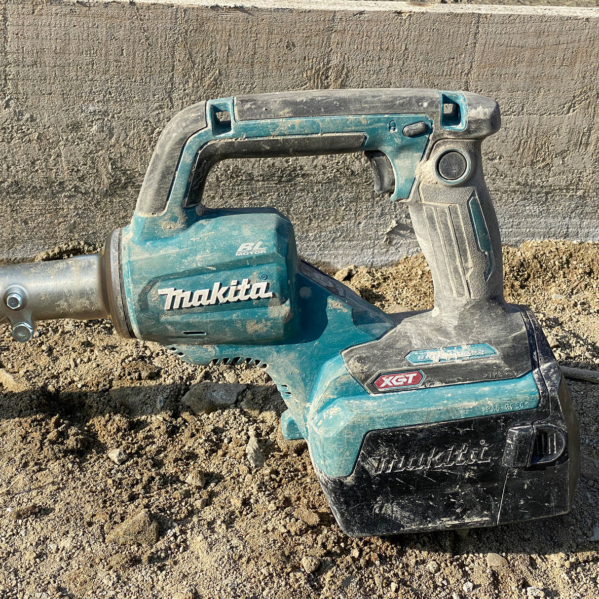 Makita VL001GZ 40Vmax XGT Brushless Concrete Screed, Tool Only