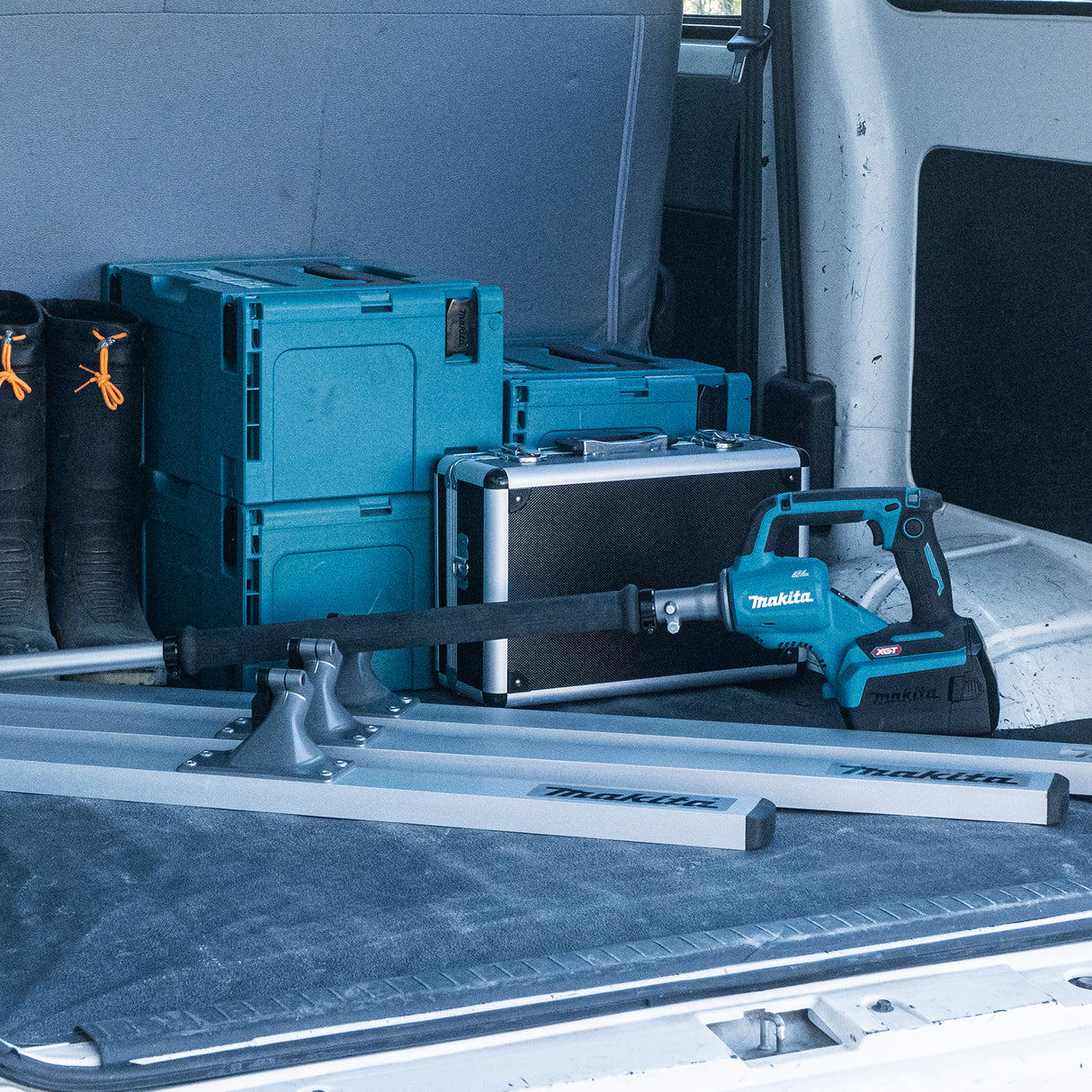 Makita VL001GZ 40Vmax XGT Brushless Concrete Screed, Tool Only