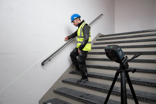 BOSCH GLL100 - 42GL 3.7V Green - Beam Self - Leveling Cross - Line Laser with Li - Ion Battery - Mississauga Hardware Centre Inc