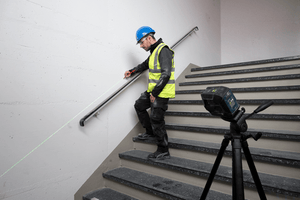 BOSCH GLL100 - 42GL 3.7V Green - Beam Self - Leveling Cross - Line Laser with Li - Ion Battery - Mississauga Hardware Centre Inc