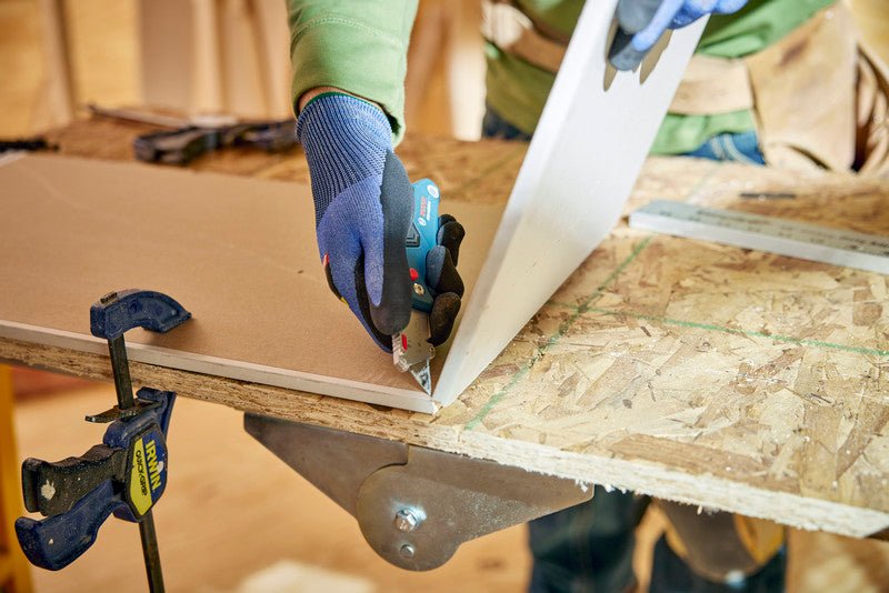 Bosch H11 - 11100 - 1 Folding Utility Knife - Mississauga Hardware Centre Inc