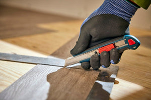 Bosch H11 - 12100 - 1 18mm Snap - Off Utility Knife - Mississauga Hardware Centre Inc